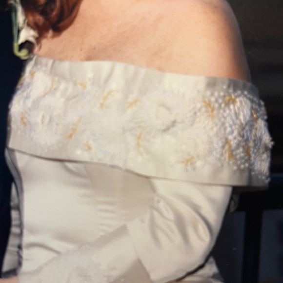 Vintage 90’s Custom 100% Silk bridal Gown by Cynthia C. - Picture 11 of 13